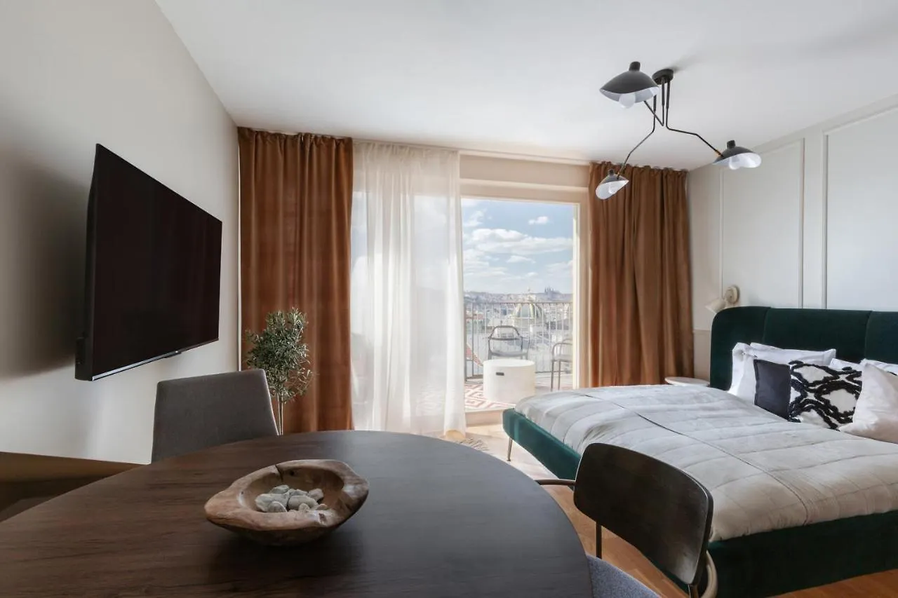Turnkey I Angelo Roma Apartments Praga