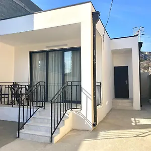 https://cozy-house-tbilisi-1.alltbilisihotels.com