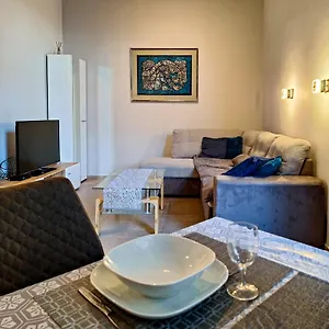 Modern Parkside Garden View Apartman Budapest