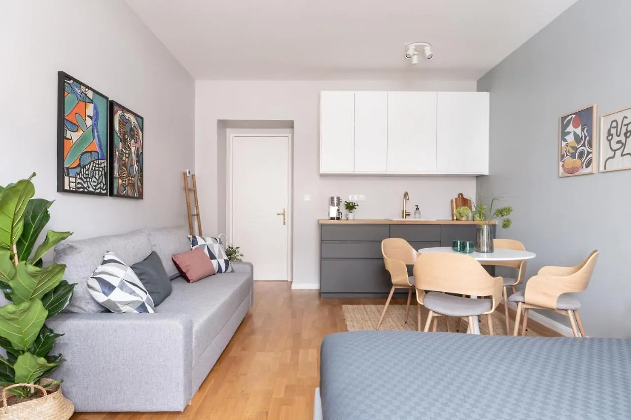 Turnkey I Angelo Roma Apartments براغ
