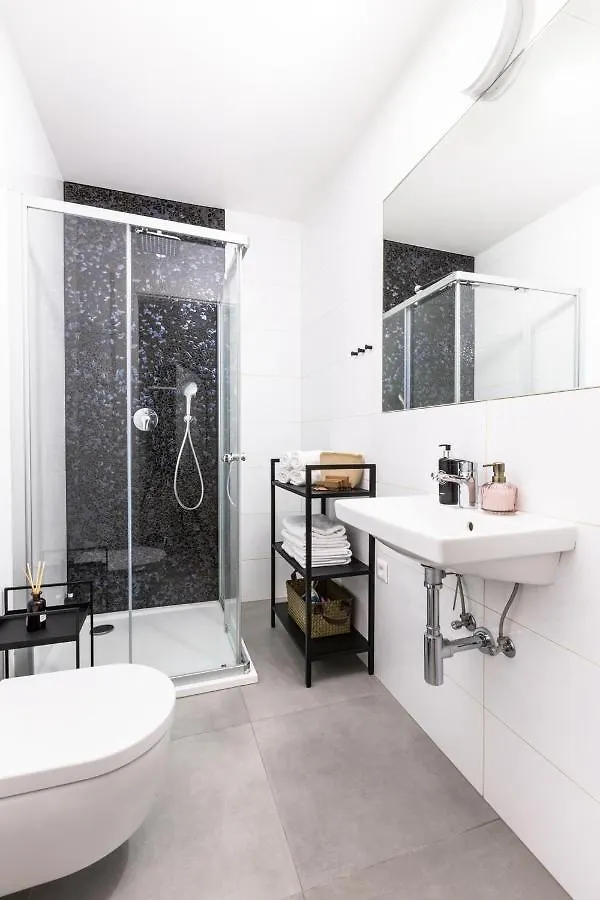 Turnkey I Angelo Roma Apartments Praga
