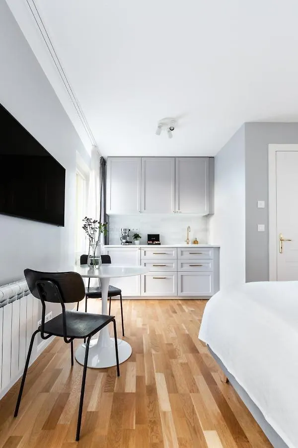 Turnkey I Angelo Roma Apartments Praga