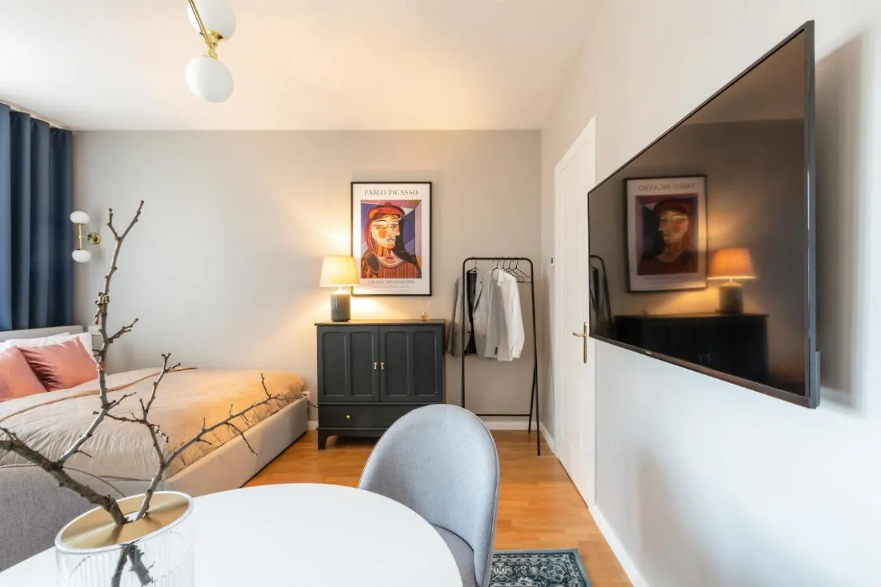 Turnkey I Angelo Roma Apartments Praga 0*,