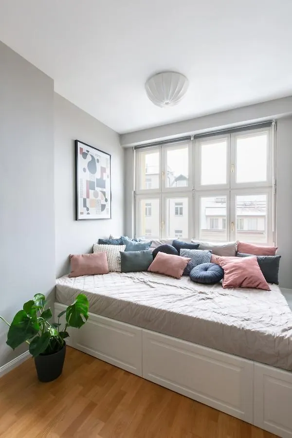 Turnkey I Angelo Roma Apartments Praga